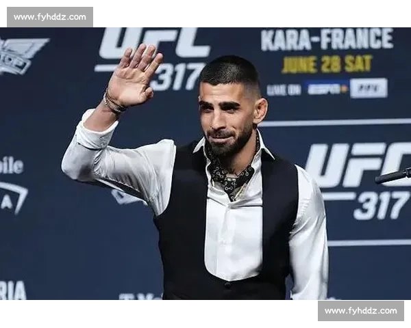 终极对视!UFC317 轻量级巅峰对决:托普里亚 vs 奥利维拉